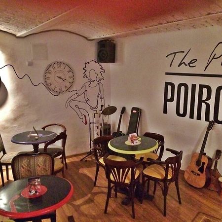The Evil Clown Hostel Брашов Екстериор снимка