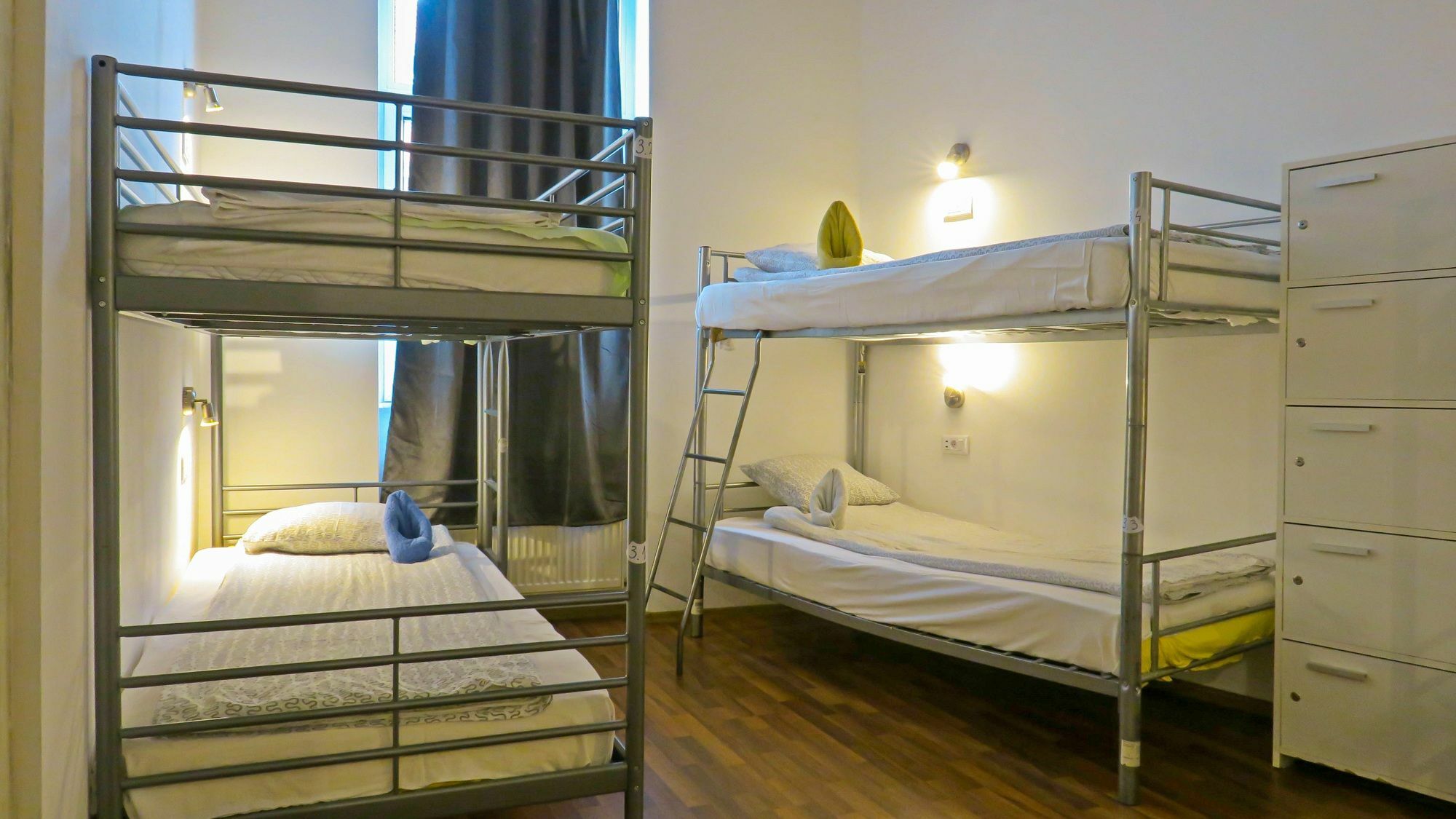 The Evil Clown Hostel Брашов Екстериор снимка