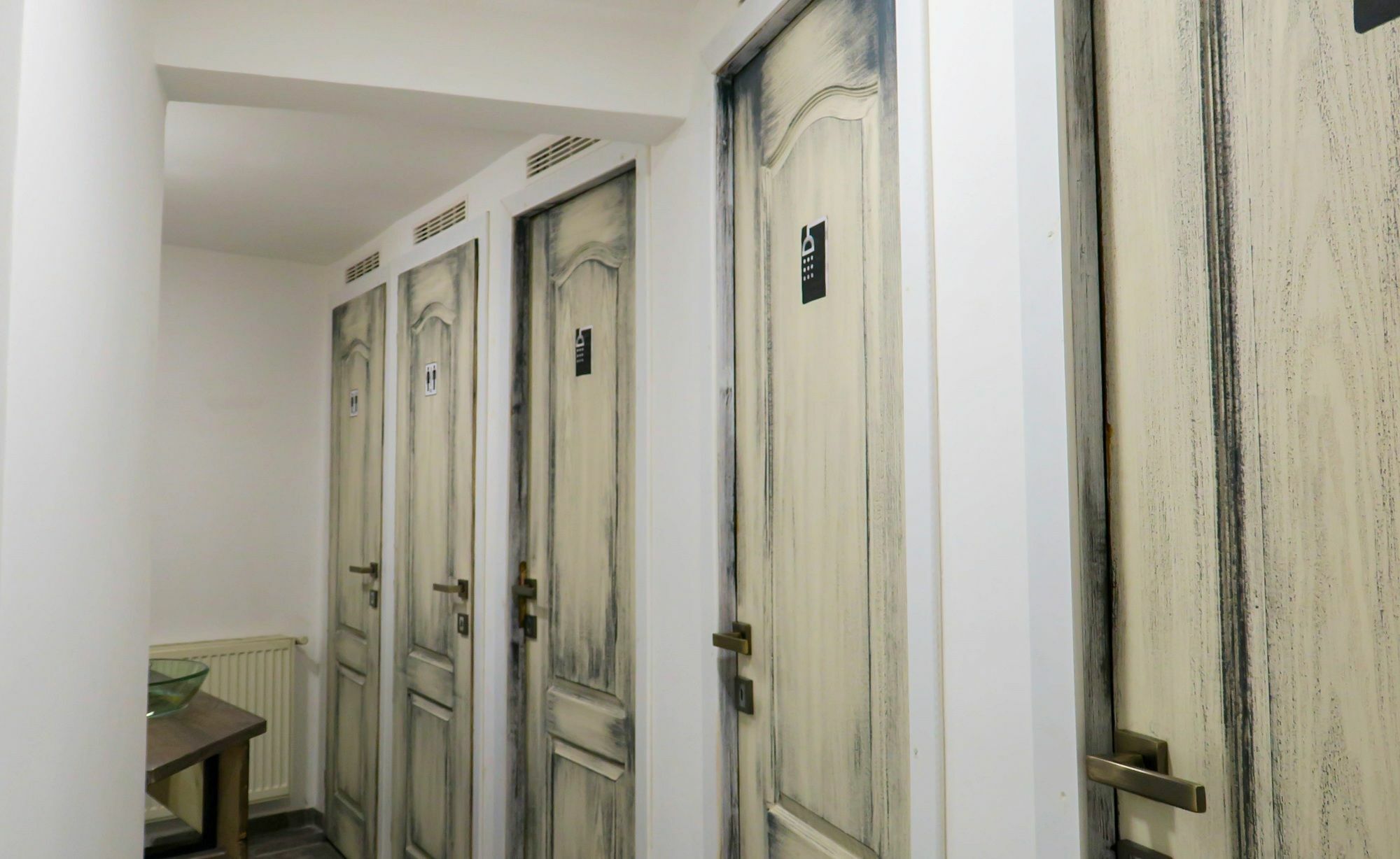 The Evil Clown Hostel Брашов Екстериор снимка