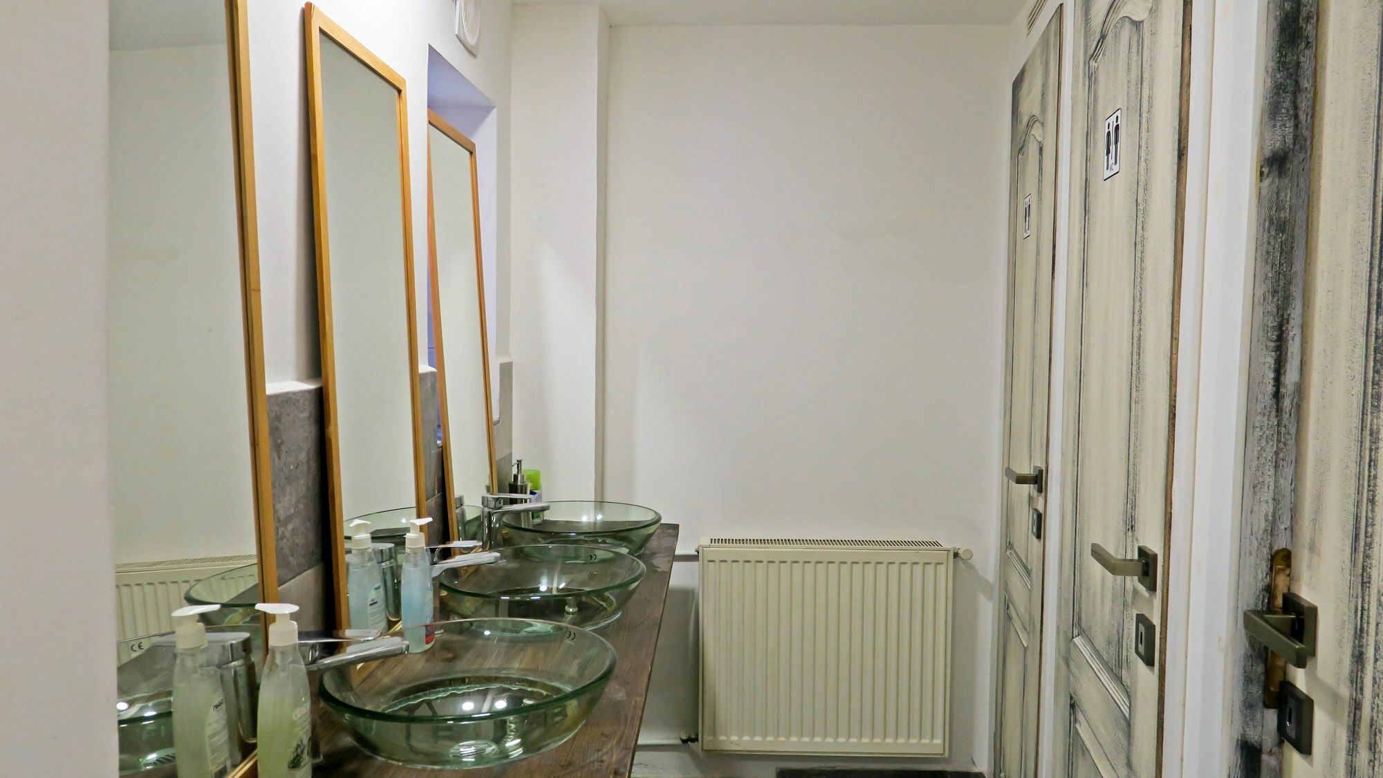 The Evil Clown Hostel Брашов Екстериор снимка